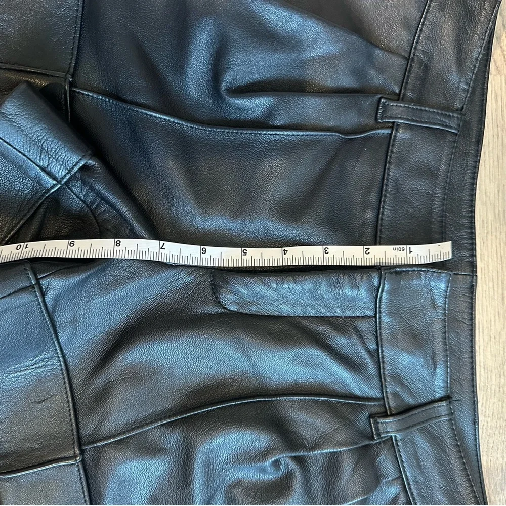 Haute Hippie Genuine Leather Cuffed Women’s Shorts - Picture 6 of 10